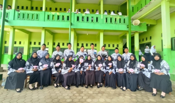 MTs MH Padakaton Memperingati Hari Guru Nasional Tahun 2025